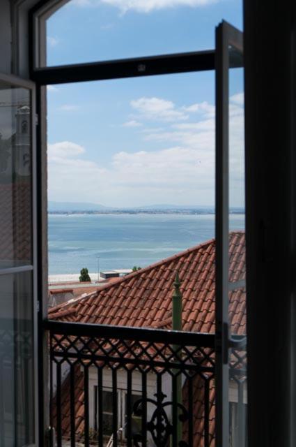 Downtown Alfama & Me Lägenhet Lisboa Exteriör bild